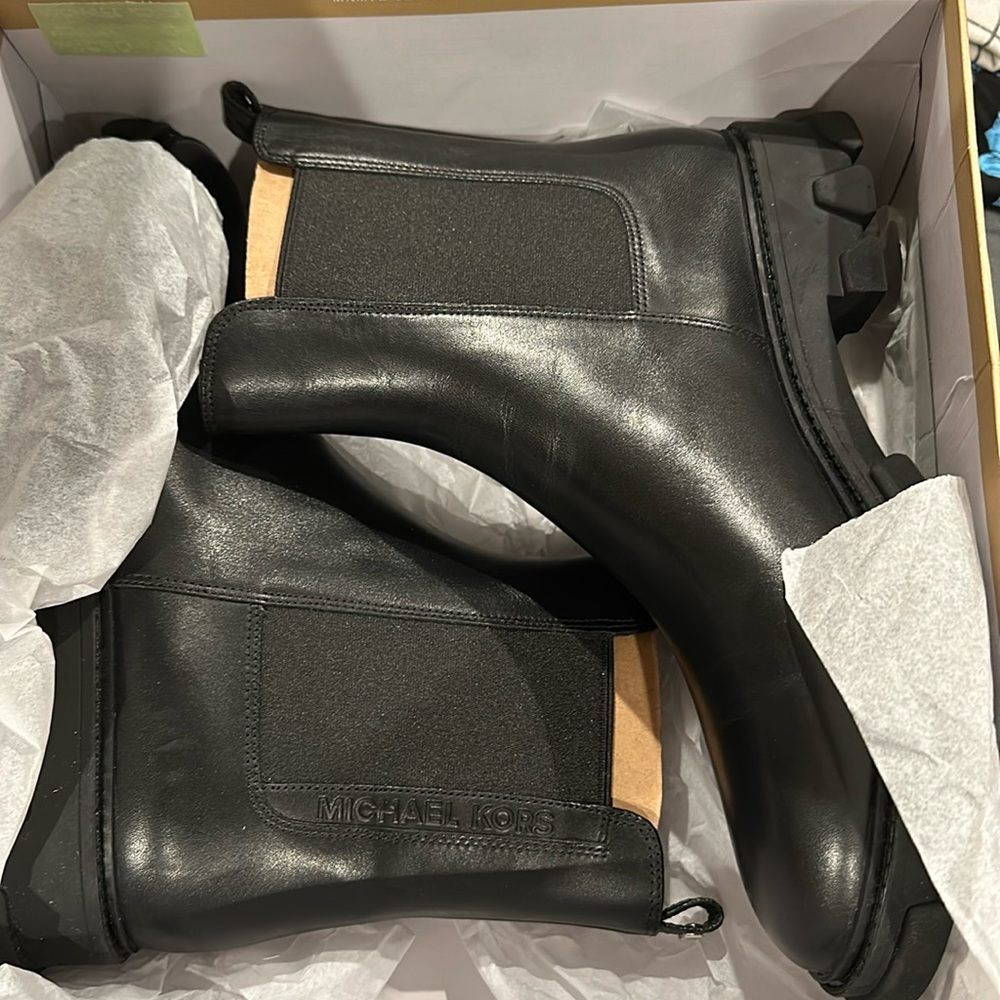 Michael Kors Ridley Leather Ankle Boot - Picture 1 of 1